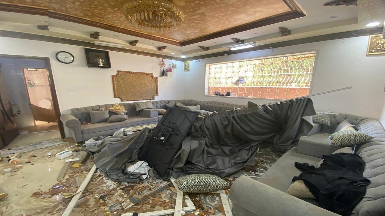 الدفاع المدني: إصابة 6 مواطنين وأضرار بمنازل ومركبات إثر سقوط مقذوف معادٍ بنجران..صور