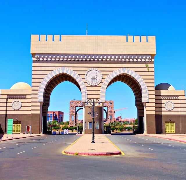 صور تاريخية للملك سعود في حفل افتتاح مشروع إضاءة شوارع المدينة المنورة