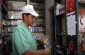 ضبط 2302 عبوة مخالفة من منتجات السجائر الإلكترونية شمال الرياض