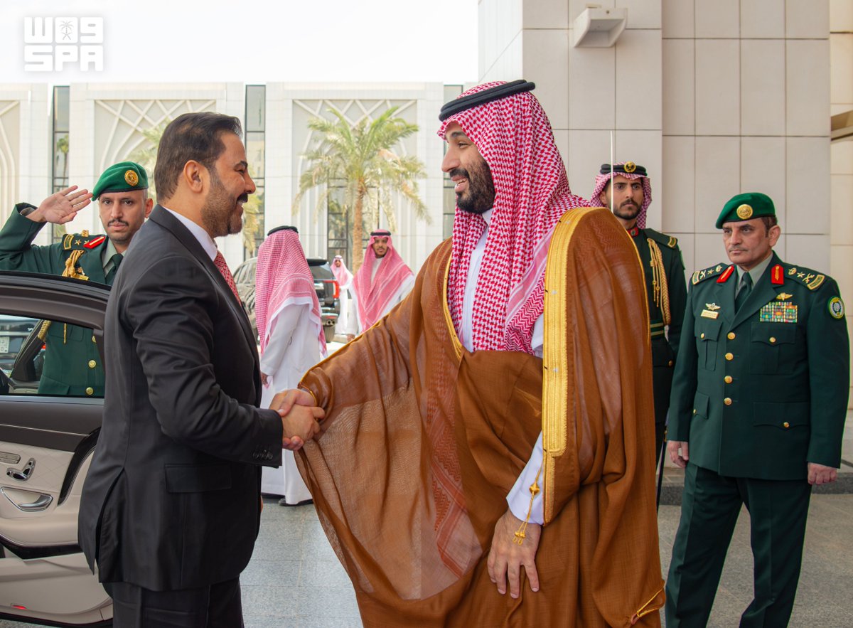ولي العهد يستقبل رئيس وزراء العراق.. صور