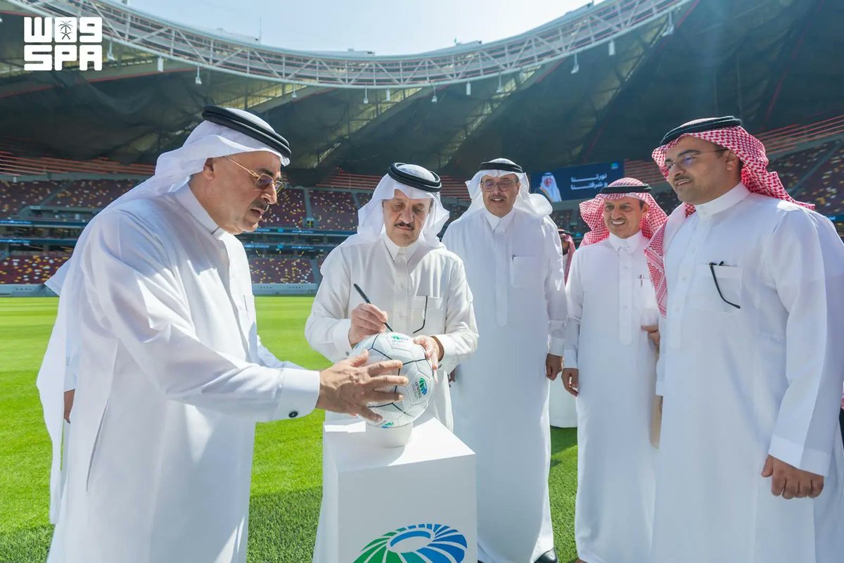أمير المنطقة الشرقية يطلع على مستجدات مشروع ملعب أرامكو.. فيديو وصور