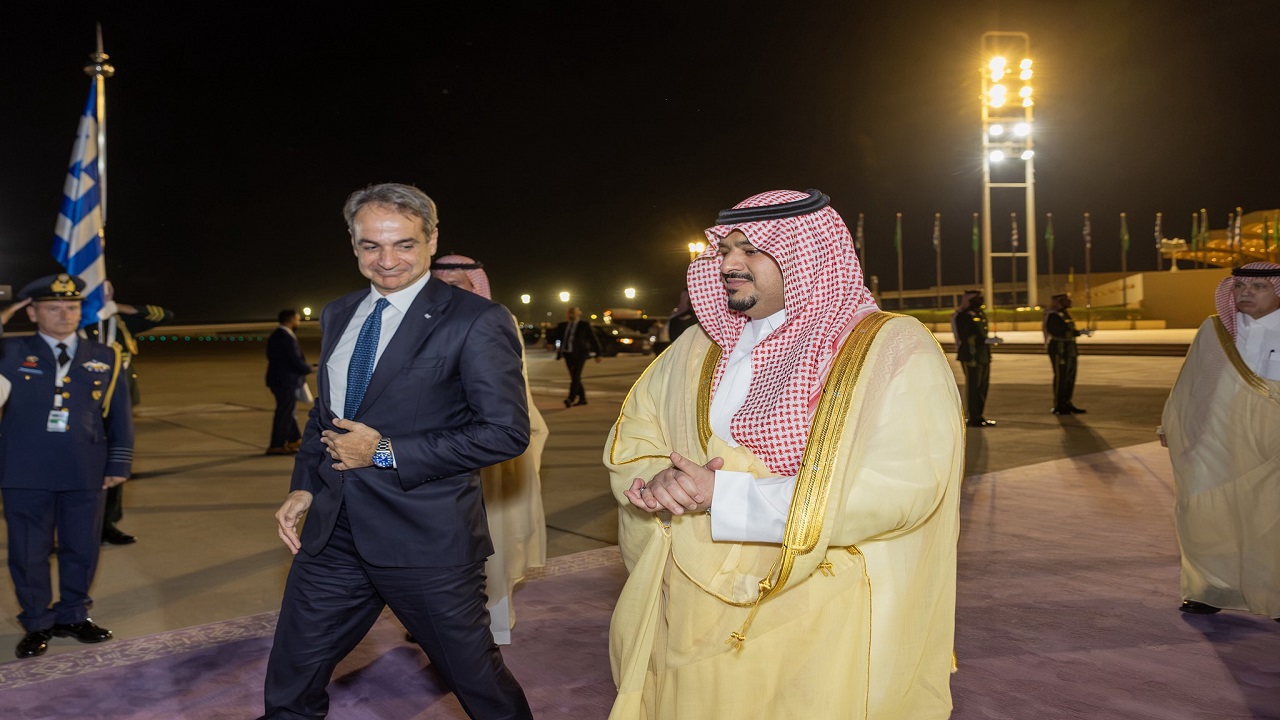 رئيس وزراء الجمهورية الهيلينية يغادر الرياض وفي مقدمة مودعيه نائب أمير المنطقة