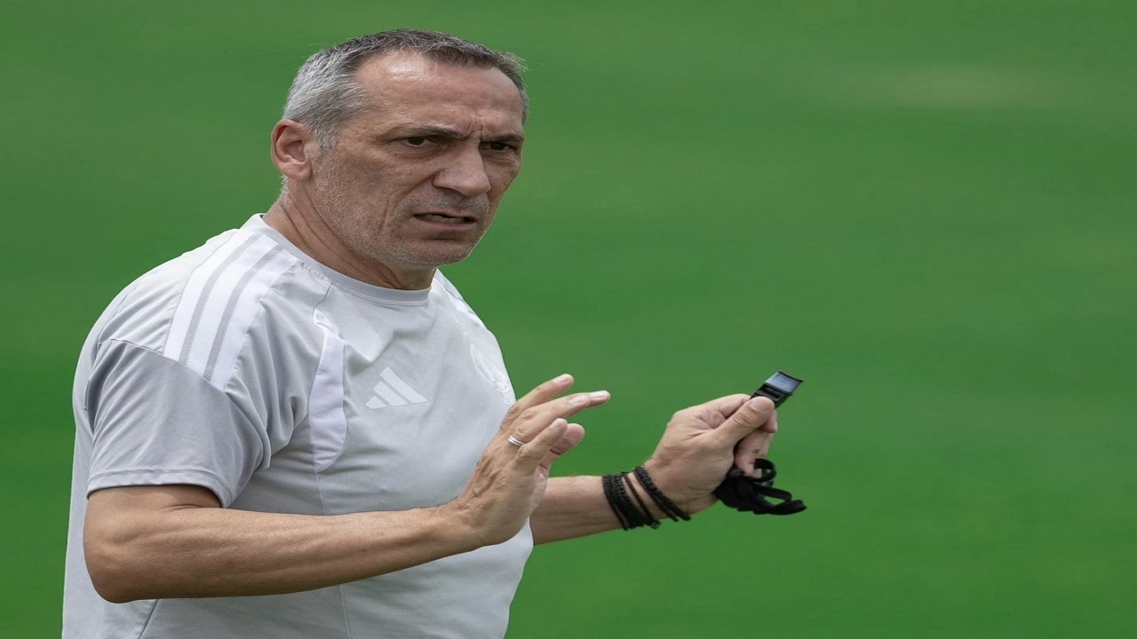 وليد الفراج: دونيس المدرب الأنسب لإمكانيات “الأخضر”.. وتغيير الإدارة الفنية قبل آسيا “مغامرة غير محسوبة”