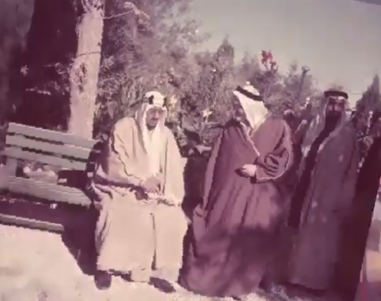 توثيق تاريخي نادر للملك سعود في حدائق قصر الناصرية بالرياض عام 1959م