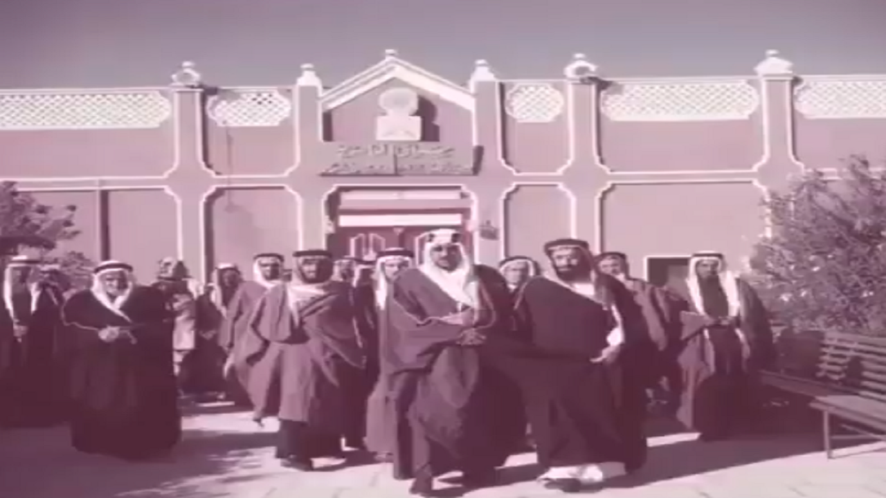 توثيق تاريخي نادر للملك سعود في حدائق قصر الناصرية بالرياض عام 1959م