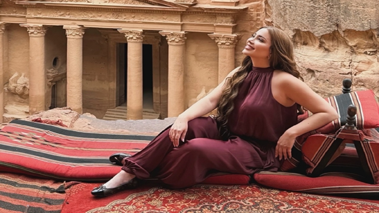 نسرين طافش تستعرض رحلتها في البتراء.. صور