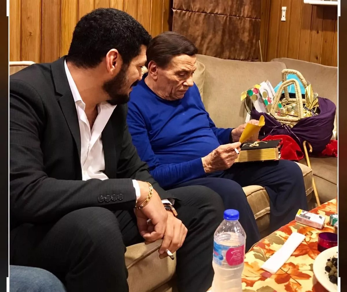 باسم سمرة ينشر صورة نادرة له مع عادل إمام