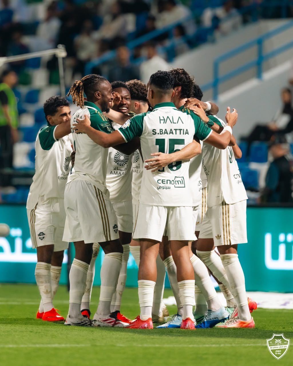الأهلي يكتسح الفتح برباعية