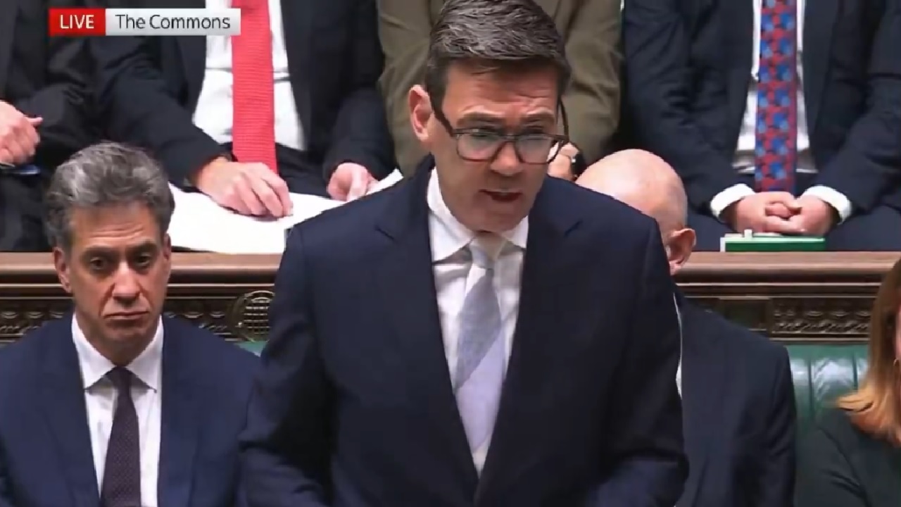 رئيس الوزراء البريطاني يعلن إرسال دعم عسكري للسعودية ويدين الاعتداء الحوثي.. فيديو