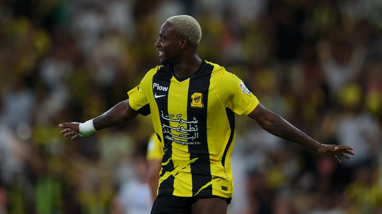 شكوك حول لحاق إيلينيخينا بمواجهة الهلال.. إصابة تنكد على مهاجم الاتحاد بعد معسكر نيجيريا