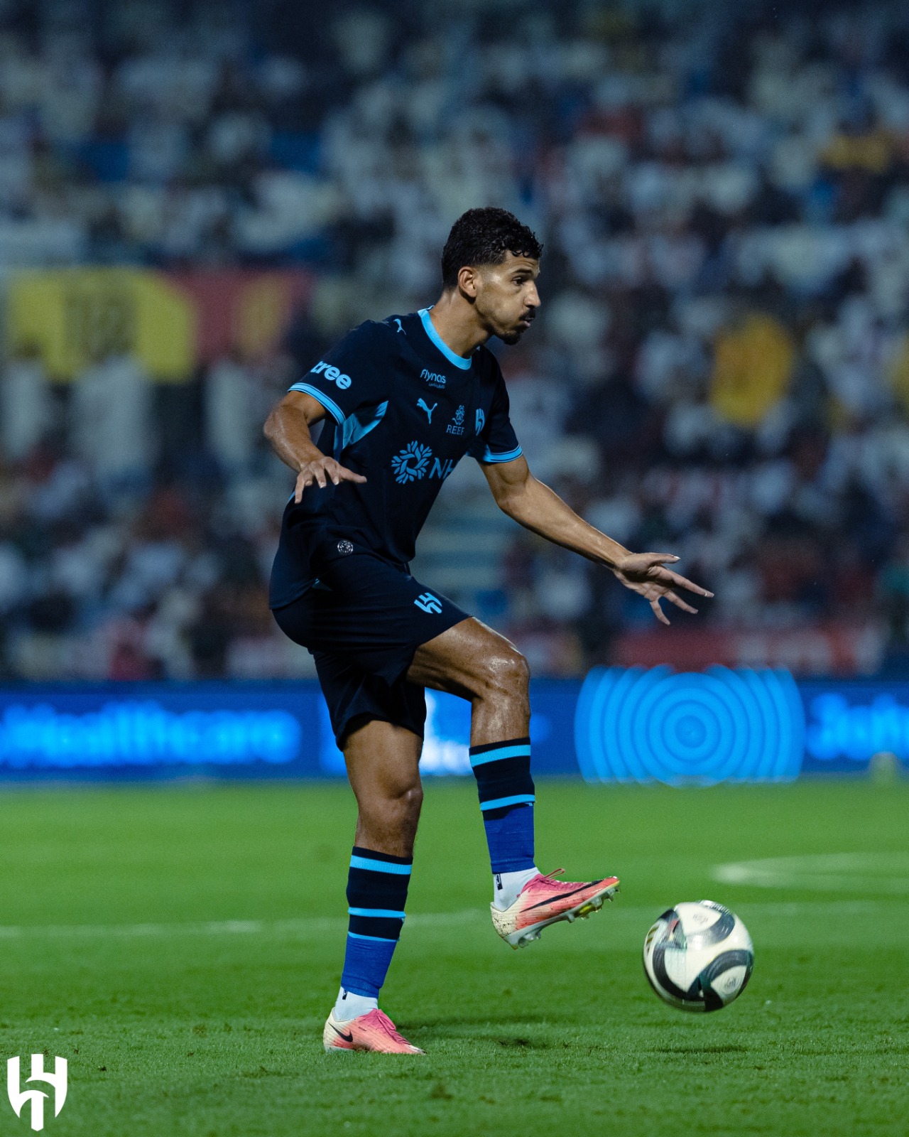 الهلال يسقط القادسية ويخطف صدارة روشن