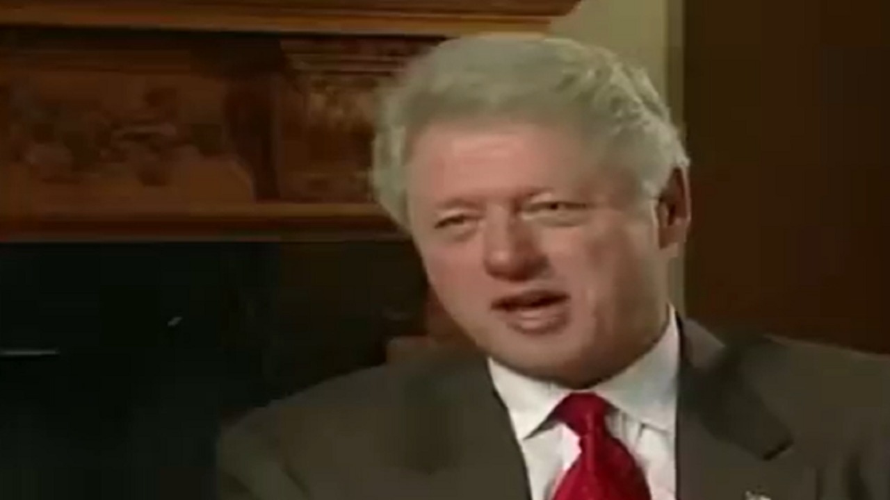 موقف تاريخي لا يُنسى.. شهادة بيل كلينتون عن دور الملك فهد في إنقاذ البوسنة والهرسك.. فيديو
