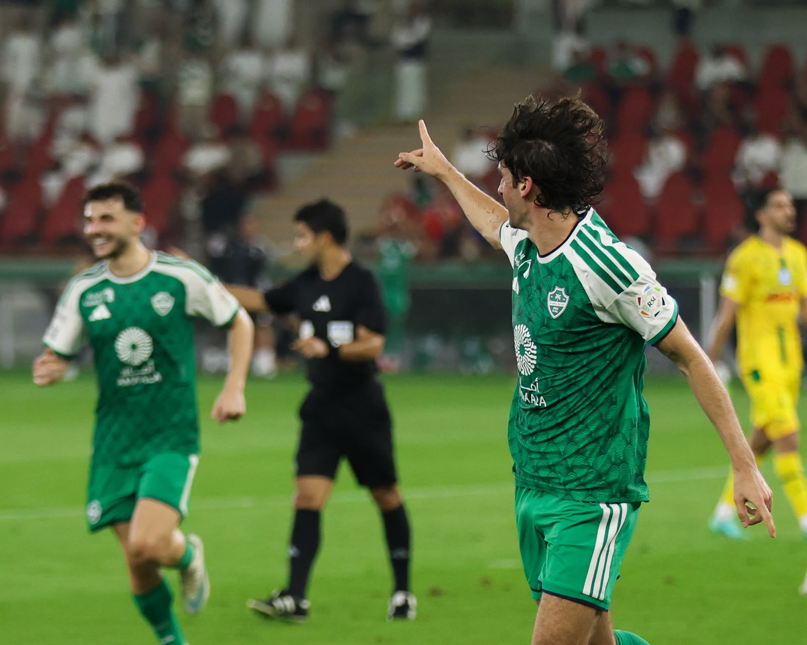 الأهلي يكتسح الخليج برباعية..صور