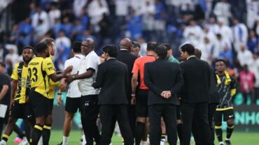 منع 3 لاعبين من محاولة الوصول لخالد الطريس احتجاجا على قراراته التحكيمية