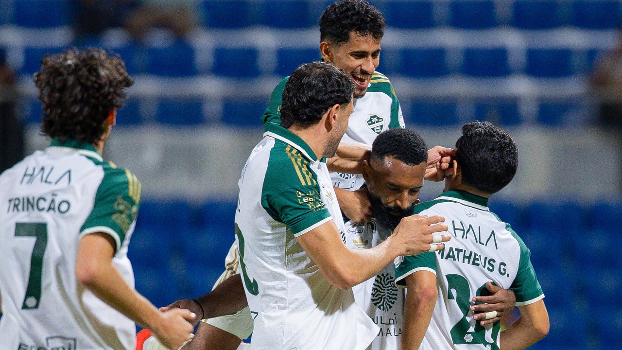 الأهلي يحسم مواجهة الفيحاء بثلاثية