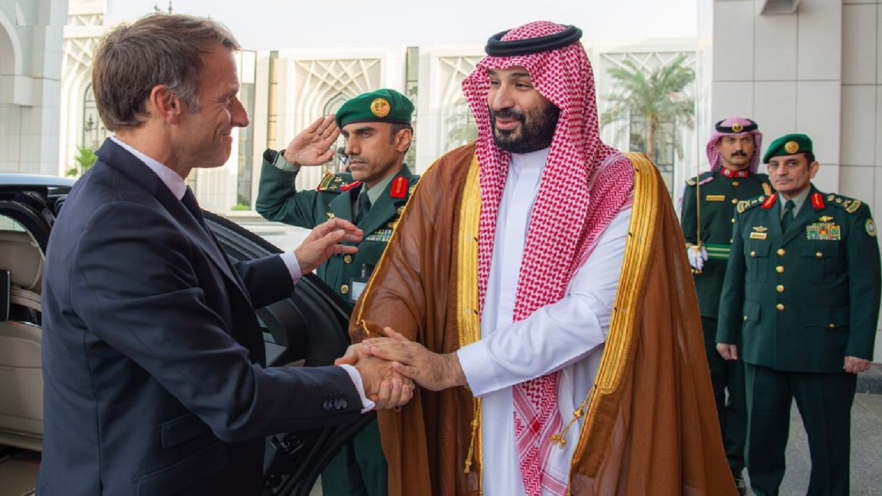 ولي العهد يستقبل رئيس الرئيس الفرنسي.. صور