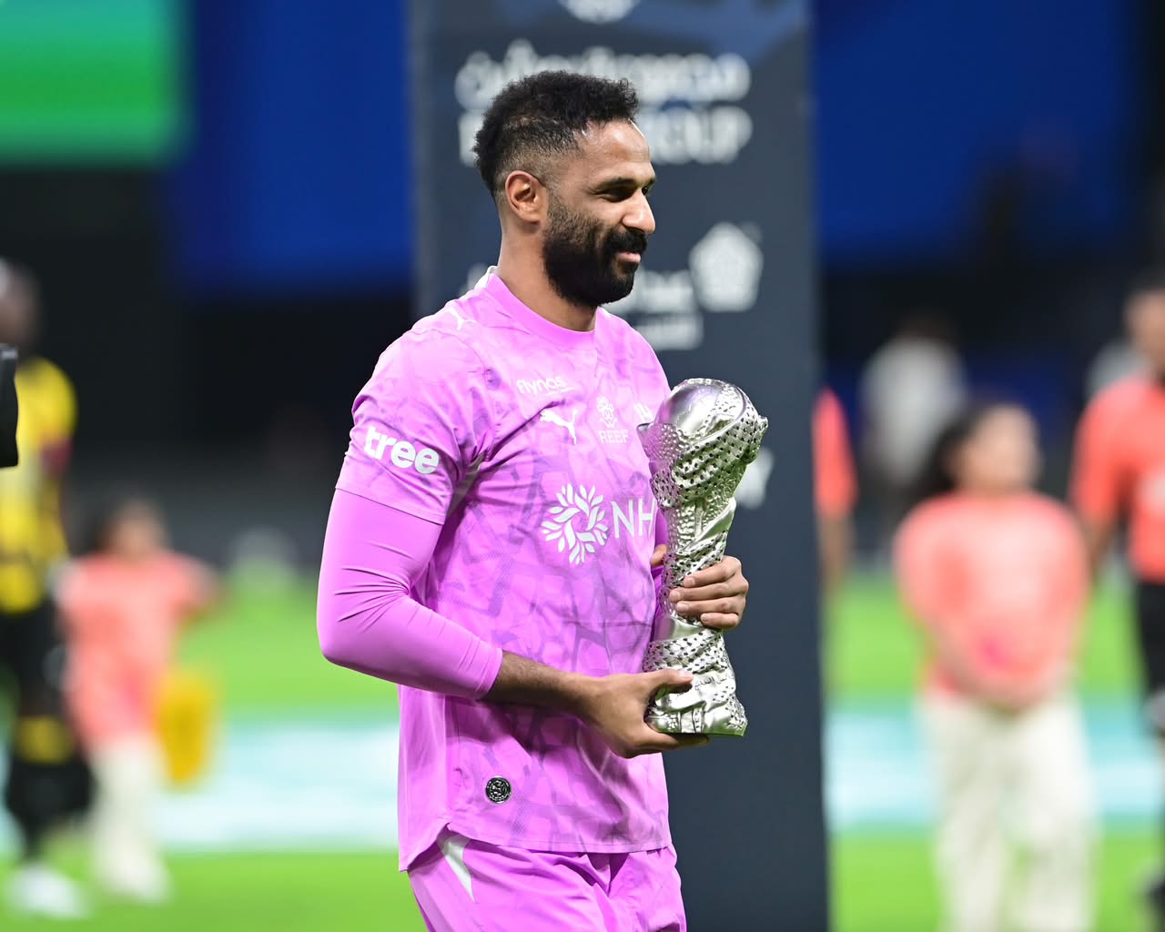 ممر شرفي من لاعبي الهلال والاتحاد ودخول العويس بلقب كأس الخليج.. فيديو وصور