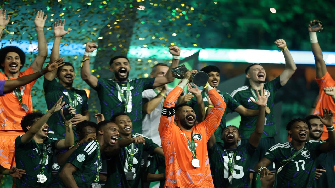 لحظة تتويج الأخضر التاريخية بكأس خليجي 27 .. فيديو وصور