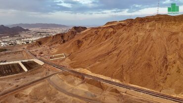 بدء اتضاح ملامح الطرق الجديدة حول جبل عير في المدینة المنورة.. صور