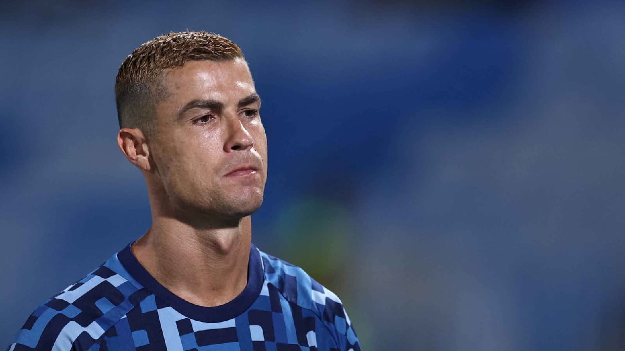 السوشيال ميديا هي المهتمة به أم هو؟.. رد حاسم من مناف أبو شقير على عبدالله العنزي بشأن رونالدو.. فيديو