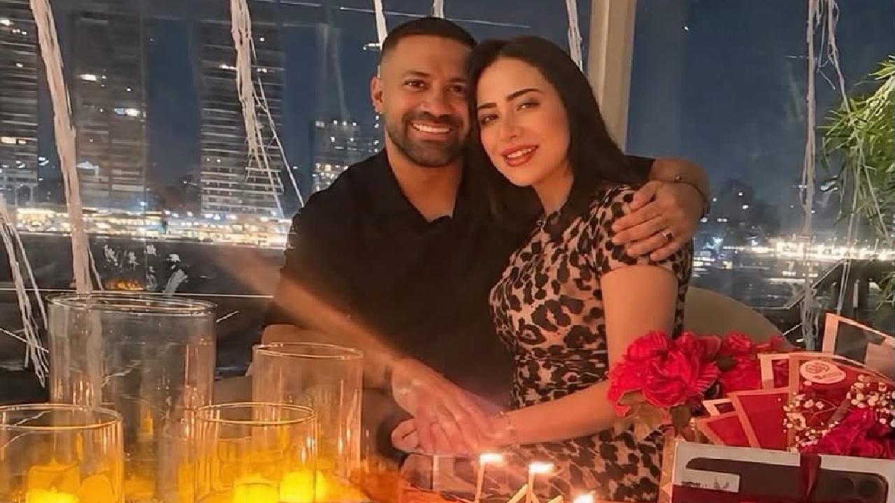 حسني عبد ربه يحتفل بعيد ميلاد زوجته الجديدة في أجواء رومانسية