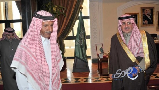 الأمير فهد بن سلطان يقدم التعازي والمواساة لوالد الطفل المتوفي في أمطار تبوك