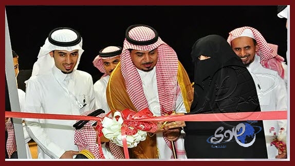 صدى توثق : رجل أعمال سعودي يختار والدته لقص شريط أفتتاح شركته