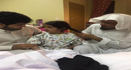 سلمان العودة ينشر صور مع ابنته على سرير المرض