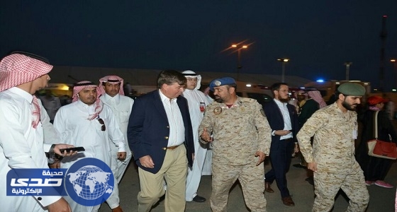 بالصور.. قنصل أمريكا في جدة يتفقد معرض القوات المسلحة بسوق عكاظ