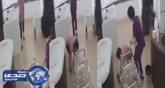 بالفيديو.. إهمال ممرضة يتسبب في سقوط طفل حديث الولادة