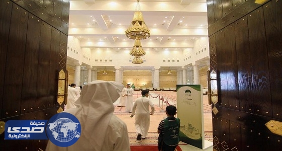 زوار قصر الحكم يستكشفون آلية العمل في مكتب أمير الرياض