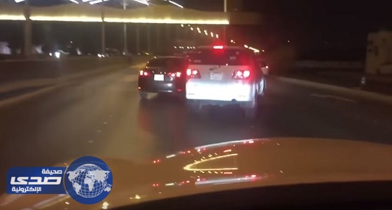 فيديو| سائق يمنع آخر من تجاوزه بطريقة متهورة في الرياض