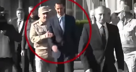 بالفيديو.. ضابط روسي يهين بشار الأسد أمام بوتين
