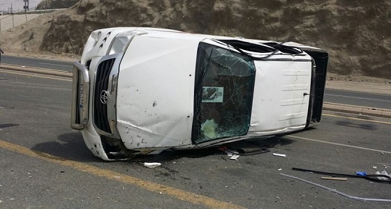 انقلاب مركبة في حادث مروع على طريق الساحل بـ &#8221; مكة &#8220;
