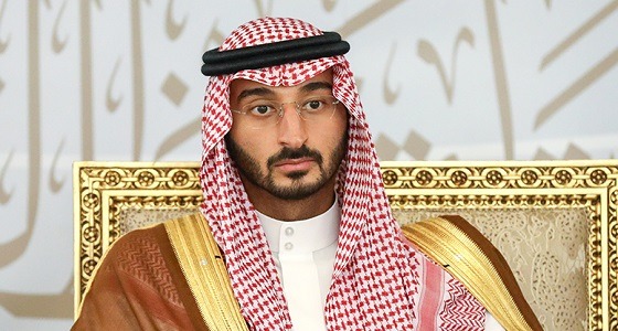 نائب أمير منطقة مكة المكرمة ينقل تعازي القيادة لذوي الشهيد الشمراني
