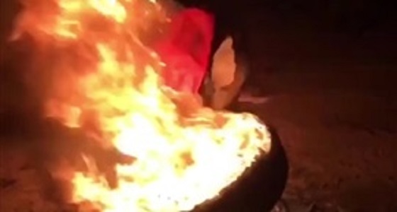 فيديو مروع لشاب يسقط في النار بطريقة مأساوية