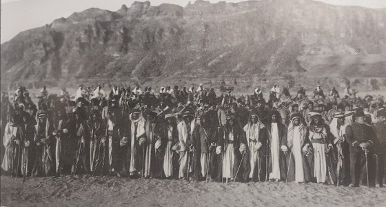 صورة تجمع قبائل شمال الحجازلإنشاء خط السكة الحديد عام 1908م