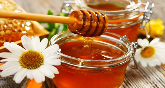 أطباء: العسل يحلي مرة ونصف أكثر من السكر