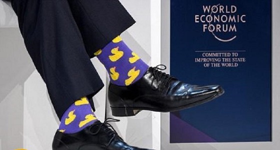بالصور.. رئيس الوزراء الكندي يثير الضجة بجوارب &#8221; البط الأصفر &#8220;