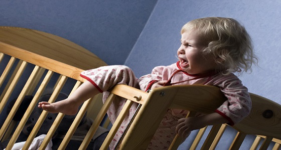 5 عبارات تجنب قولها لطفلك عندما يبكي