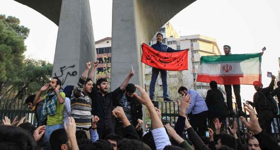مرجع ديني: تكرار الانتفاضات بإيران سيؤدي لسقوط النظام