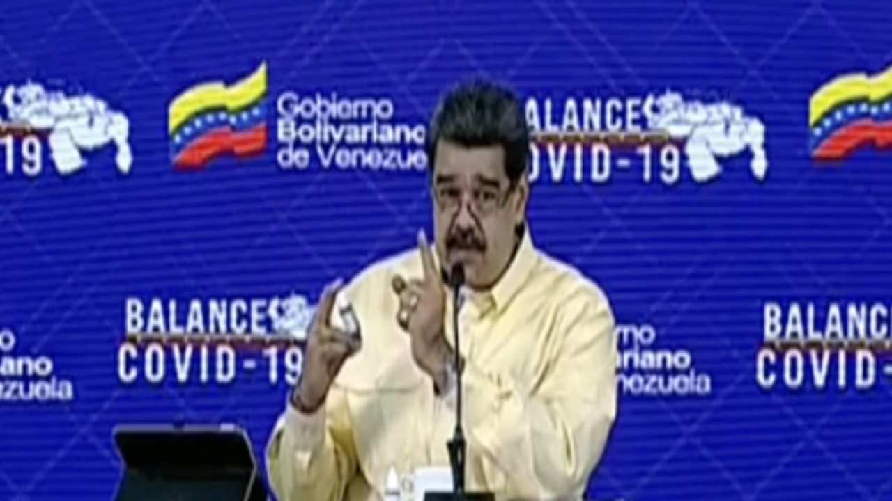 بالفيديو.. رئيس فنزويلا يكشف عن قطرات تقتل كورونا