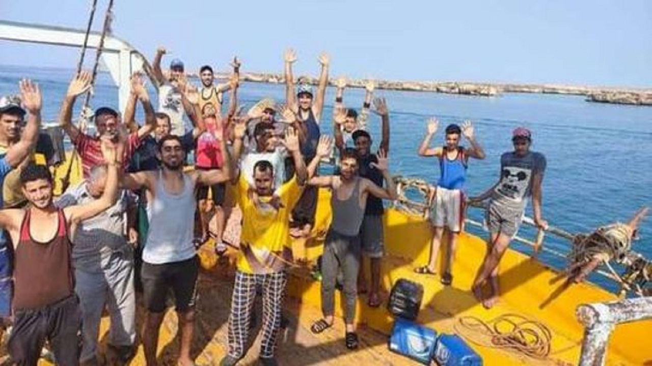 إطلاق سراح مركب صيد يقل 35 مصري بعد دخول المياه الإقليمية السعودية