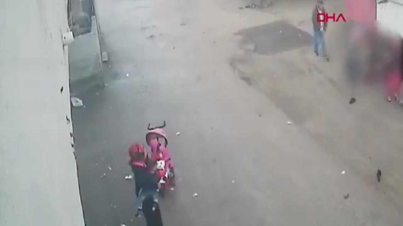 بالفيديو.. شابة تلقى بنفسها من الطابق الثالث بسبب زوجها