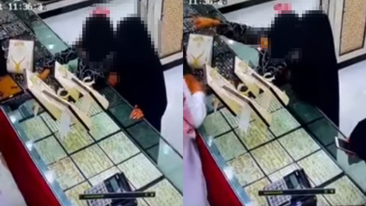 بالفيديو.. امرأة تحاول سرقة طقم ذهب من محل مجوهرات بإحدى المناطق