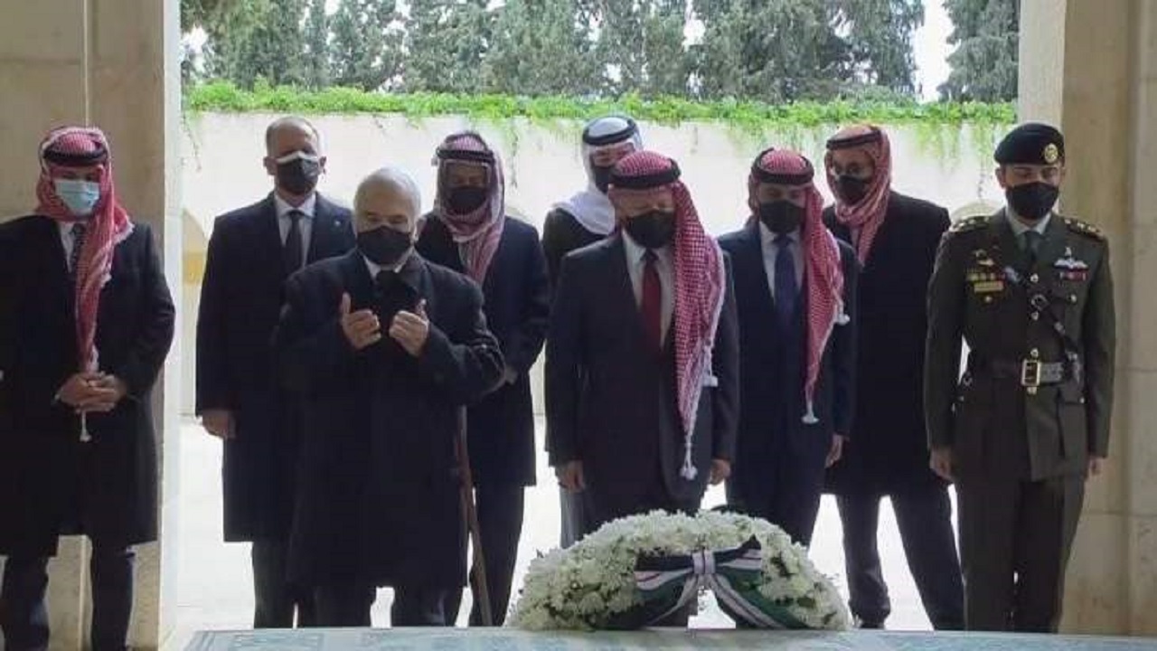 بالفيديو.. الأمير حمزة يظهر إلى جانب الملك عبد الله الثاني للمرة الأولى منذ الأزمة