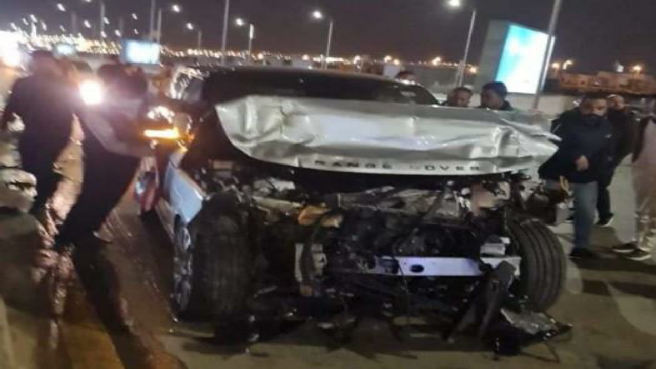 شاهد.. بيع سيارة عمرو أديب في المزاد بعد تحطمها في حادث مروع
