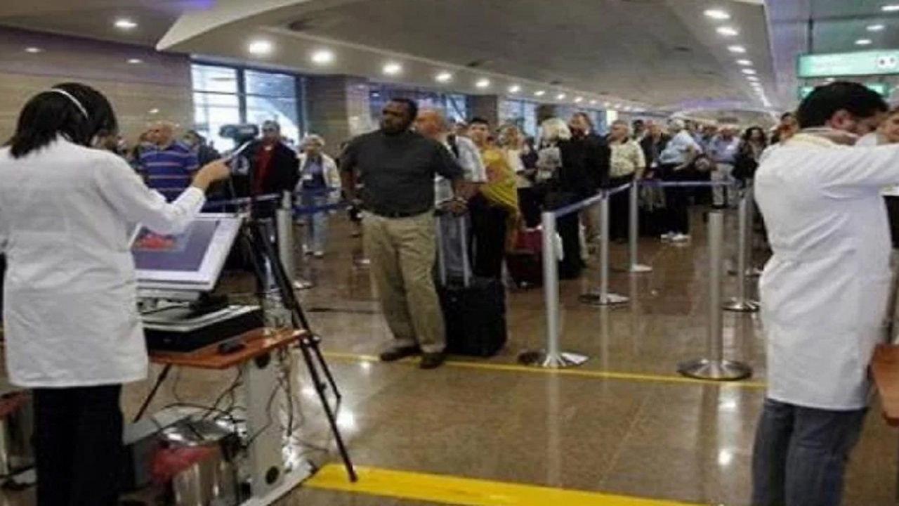 منع أسرة سعودية وراكب هندي من دخول مطار القاهرة بسبب كورونا