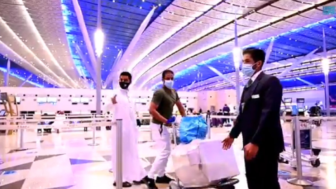 بالفيديو.. اجراءات احترازية مكثفة بمطار الملك عبدالعزيز الدولي في جدة