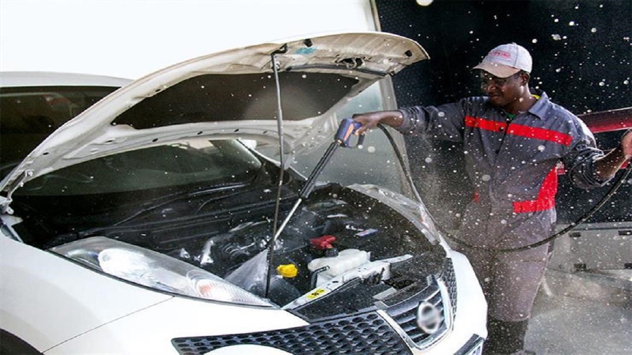 خبراء يحذرون من تكرار غسل محرك السيارة ويوضحون السبب